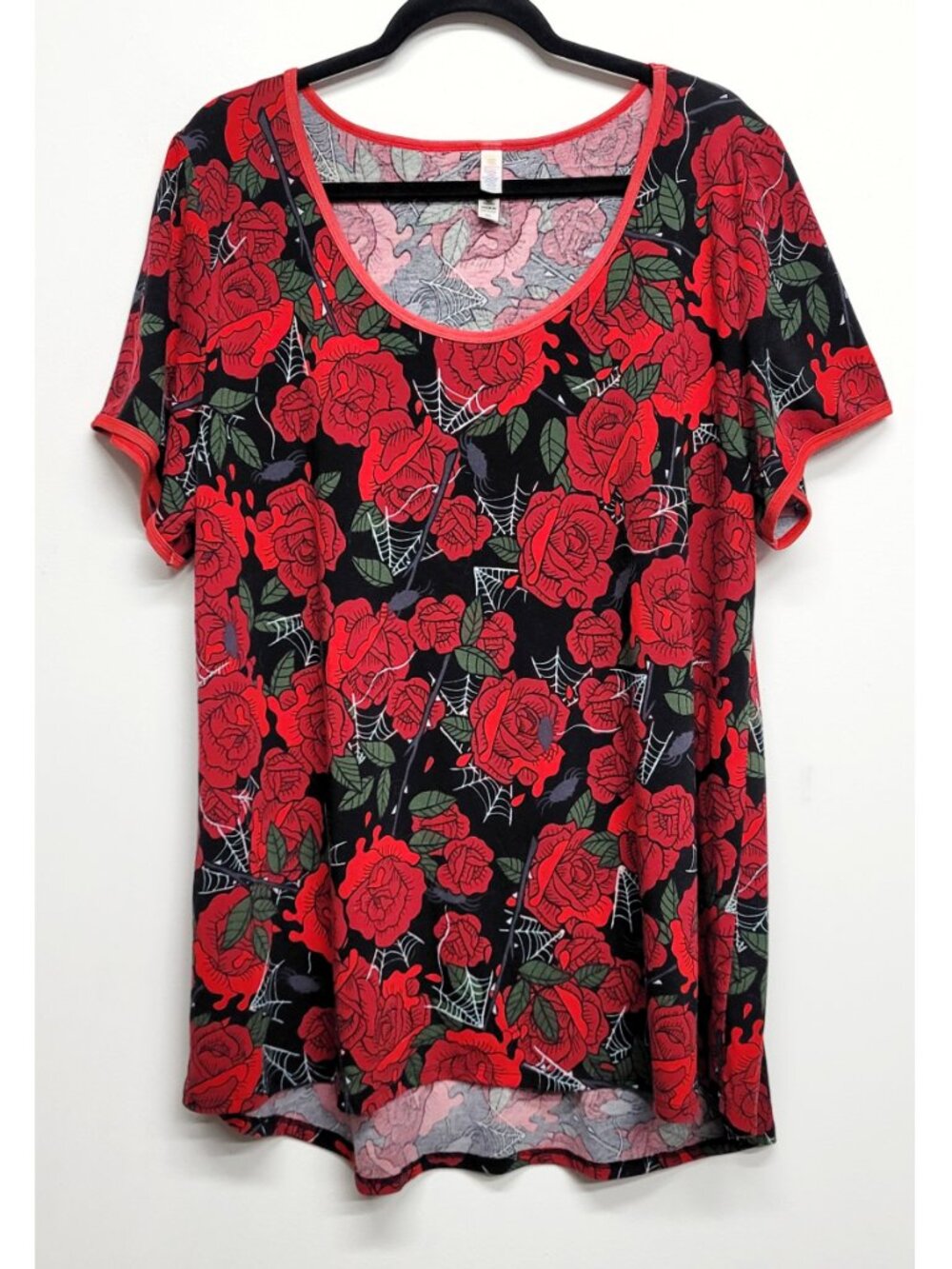 LuLaRoe Halloween Spider Web with Red Roses Classic Tee 3XL